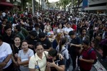 Des habitants de Manille sortis dans la rue après un tremblement de terre, le 22 avril 2019