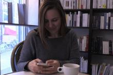 Henriette Fuchs a suivi, à titre d’essai, le cours après avoir installé l'application sur son téléphone portable, à Copenhague le 19 décembre 2018