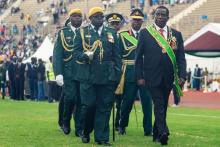 Le président du Zimbabwe, Emmerson Mnangagwa (droite), le 18 avril 2019 lors des célébrations de l'indépendance