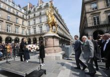 Jean-Marie Le Pen devant la statue de Jeanne d'Arc, place des Pyramides à Paris, le 1er mai 2019