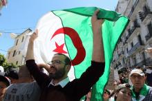 Des Algériens manifestent contre le régime dans la capitale Alger, le 10 mai 2019