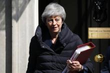 La Première ministre britannique Theresa May sort du 10 Downing Street, le 1er mai 2019 à Londres