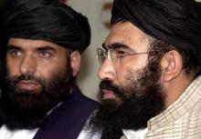 Suhail Shaheen (à gauche), porte-parole politique des talibans à Doha, photographié en 2001.