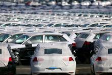 Les immatriculations de voitures particulières neuves ont bondi en août en France, a annoncé samedi la fédération du secteur, mais cet essor est artificiellement gonflé par les effets de l'introductio