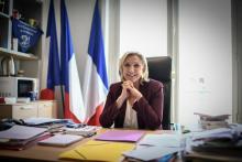 La présidente du Rassemblement national, Marine Le Pen, pose dans son bureau à l'Assemblée nationale le 15 mai 2019
