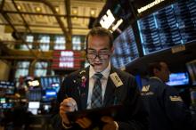 Des opérateurs de marché à l'ouverture de la Bourse de New York (NYSE) le 1er mai 2019