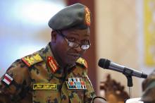 Le général Kabacchi, porte-parole du Conseil militaire de transition, lors d'une conférence de presse à Khartoum le 7 ami 2019