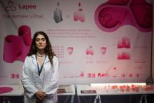 Gina Perier, qui a inventé l'urinoir féminin, au Concours Lépine à la Foire de Paris le 2 mai 2019