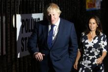 Boris Johnson et son épouse Marina Wheeler se rendent dans un bureau de vote londonien le 23 juin 2016 pour le référendum sur le Brexit
