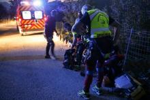 Des gendarmes et des pompiers arrivent au canyon de Zoicu, à Soccia (Corse-du-Sud) où quatre pratiquants de canyoning, dont un enfant, sont morts et un autre était toujours porté disparu le 1er août 2