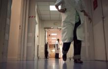 L'équipe de nuit des urgences de l'hôpital Lariboisière à Paris s'est mise en arrêt maladie et ne s'est pas présentée dans la nuit de lundi à mardi, une modalité d'action qualifiée de "dévoiement" par