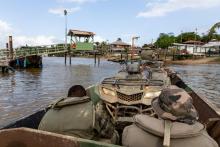 Des militaires français "en patrouille harpie" sur le fleuve Maroni, le 20 janvier 2019 en Guyane française