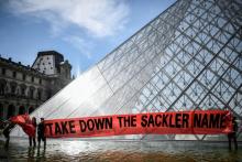 Des activistes de l'organisation P.A.I.N manifestent devant le musée du Louvre le 1er juillet 2019