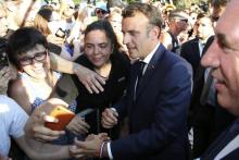 Emmanuel Macron s'offre un bain de foule vendredi 19 juillet 2019 à Pau à l'occasion de l'arrivée d'une étape du Tour de France