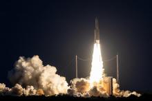 Une fusée Ariane 5 décolle le 20 juin 2019 du Centre spatial guyanais à Kourou