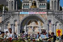Lourdes célèbre cette année les 175e et 140e anniversaires de la naissance et de la mort de Bernadette Soubirous, sous le signe de la précarité.