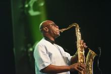 Le saxophoniste Manu Dibango en concert le 29 juin 2018 à Abidjan