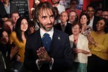 Le député Cédric Villani (c) est applaudi après l'annonce de sa candidature à la prochaine élection du maire de Paris, le 4 septembre 2019 à Paris