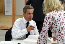 L'ancien président Nicolas Sarkozy signe son livre "Passions", le 29 août 2019 à Paris