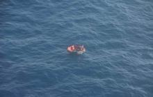 Photo tirée du compte Twitter de la Marine nationale d'un radeau de sauvetage du remorqueur Bourbon Rhode, en Atlantique le 30 septembre 2019