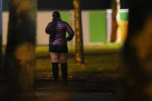 Une étude fondée sur le suivi d'une vingtaine d'associations met en lumière la prépondérance de l'exploitation sexuelle dans la traite des êtres humains en France et la surreprésentation des femmes pa