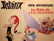Une affiche annonçant le 38e album des aventures d'Astérix intitulé "La fille de Vercingétorix" à la foire du livre de Francfort, le 17 octobre 2019 en Allemagne