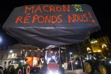 "Macron, réponds-nous !", première manifestation de paysans devant la préfecture de la Sarthe, au Mans, le 21 octobre 2019