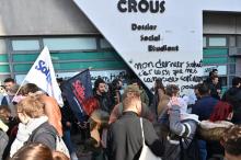 Mots d'Anas K. écrits sur la façade du Crous à Lyon où l'étudiant s'est immolé, le 12 novembre 2019