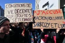 Des étudiants manifestent devant le CROUS à Lyon, quatre jours après l'immolation d'un étudiant, le 12 novembre 2019