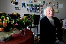 Yvette Lundy, résistante française et rescapée des camps de concentration, dans un appartement d'Epe