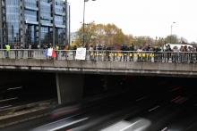 Des gilets jaunes manifestent Porte de Champerret à Paris, le 17 novembre 2019, en ce jour anniversaire de leur mouvement