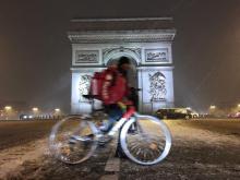 Cyclisle la nuit à Paris