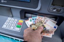 Face au mouvement de grève contre la réforme des retraitesla Banque de France est "extrêmement vigilante" concernant l'approvisionnement des distributeurs automatiques de billets (DAB), dont la situat