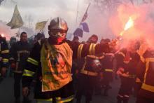 Les pompiers manifestent à Paris le 28 janvier 2020 pour réclamer une revalorisation salariale, des effectifs, le maintien de leur système de retraite et une meilleure protection contre les agressions
