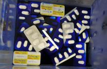 L'aspirine, le Doliprane ou l'Advil, médicaments vendus sans ordonnance, ne seront plus en accès libre dans les rayons des pharmacies mais obligatoirement rangés derrière le comptoir à partir du 15 ja