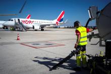 Un avion de la compagnie Hop! sur le tarmac de l'aéroport de Roissy-Charles-de-Gaulle, le 6 août 2018