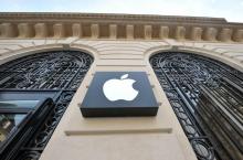 Apple, sanctionné pour n'avoir pas prévenu que des mises à jour pouvaient ralentir les vieux iPhones, a écopé vendredi en France d'une amende de 25 millions d'euros
