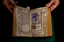 "Les Heures de Pierre Soppite et Marie Deschevert", manuscrit en latin, sur parchemin, avec 13 grandes miniatures peintes vers 1400 par le Maître de Luçon a été vendu 706.300 euros le 5 juin à Paris