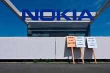 Des salariés d'Alcatel-Lucent, filiale du finlandais Nokia, se sont rassemblés mardi devant le site de Nozay (Essonne) pour protester contre la suppression en France de 1.233 emplois