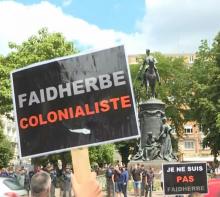 Manifestation pour réclamer le retrait de la statue du général Faidherbe jugée "symbole de l'injustice coloniale", le 20 juin 2020 à Lille