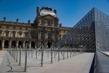 Le musée du Louvres, avec la pyramide de l'architecte Ieoh Ming Pei, le 23 juin 2020