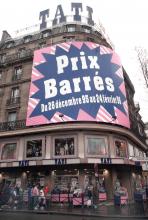 Le magasin Tati en 1996. L'enseigne emblématique Boulevard Barbès à Paris va bientôt fermer n'ayant pas survécu à la crise sanitaire