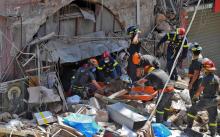 Les recherches continuent à Beyrouth pour tenter de trouver des survivants après l'explosion dans la capitale libanaise, le 6 août