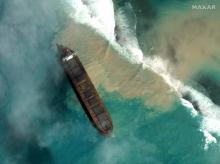 Photo satellite datée du 1er août 2020 du Wakashio, échoué au sud-est de l'Ile Maurice