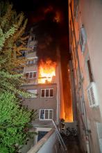 Deux personnes sont mortes dans la nuit de lundi à mardi dans un incendie qui a embrasé un immeuble du centre de Vincennes