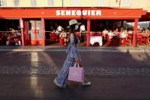 Le café Sénéquier à Saint-Tropez, le 8 août 2020