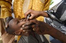 Vaccination orale contre la polio 