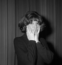 Juliette Gréco pose lors des répétitions, le 09 septembre 1964, à Bobino à Paris