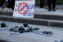Protestation le 4 septembre 2020 à Paris contre l'hebdomadaire Valeurs actuelles