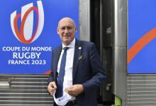 Le président de la Fédération française de rugby (FFR) Bernard Laporte le 8 septembre 2020 lors d'une oppération avec la SNCF en vue de la Coupe du monde 2023 à la Gare de Lyon à Paris